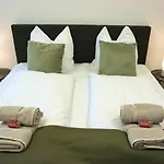 Daire Greentreehomes - Stadtvilla Linde Regensburg